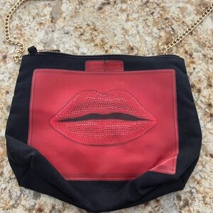 Stylish Black and Red Lip Design Women's Bag